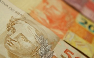  Salário mínimo subirá para R$ 937 a partir de domingo