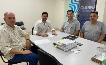 Prefeito Lucas Pocay se reúne com empresários que estão regularizando terreno no Distrito Industrial